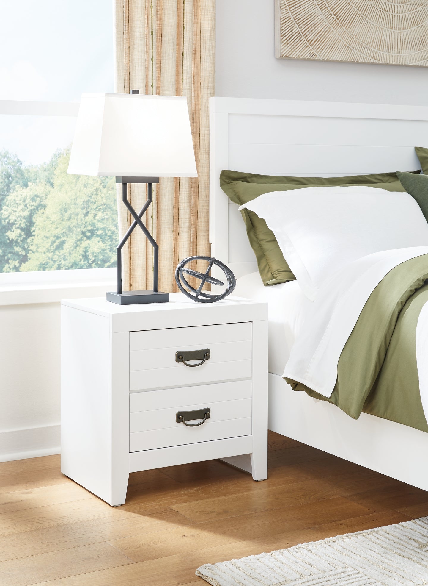 Binterglen Full Panel Bed with Mirrored Dresser and 2 Nightstands